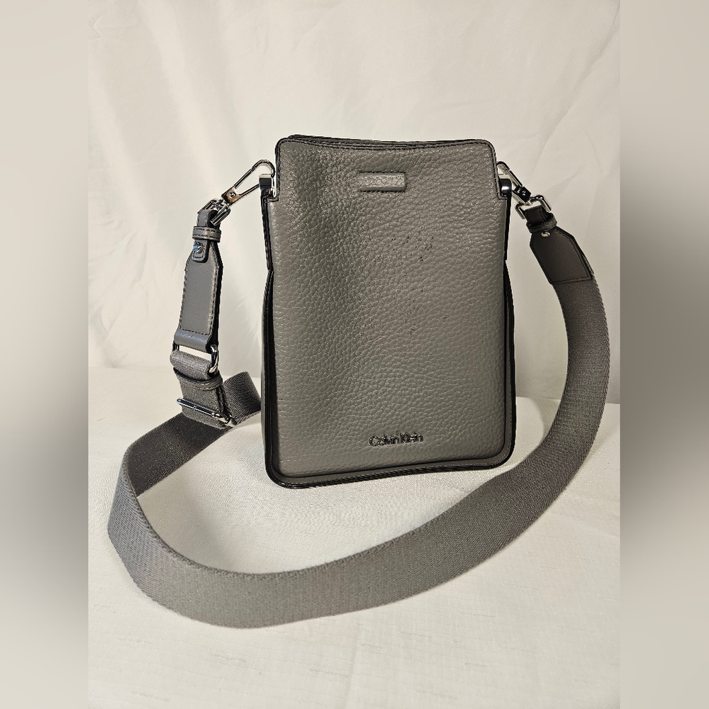 Calvin Klein Gray Pebbled Faux Leather Crossbody Bag Adjustable Strap